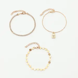 Set de tobilleras doradas para mujer con candado de corazón, cadena de estrás y discos.