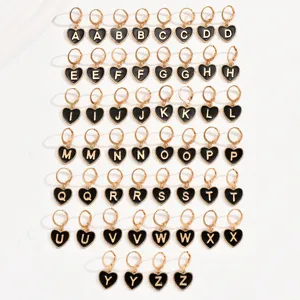 Französischer Stil Minimalistisch Legierung Emaille Herz Alphabet Buchstabe Huggie Ohrhänger Für Damen Gold Schwarz Statement Ohrringe Schmuck Geschenk