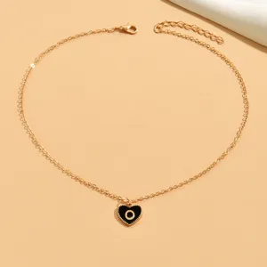 Goldene Initialen-Herz-Halskette mit schwarzem Emailleschmuck, stilvolle Schlüsselbeinkette.