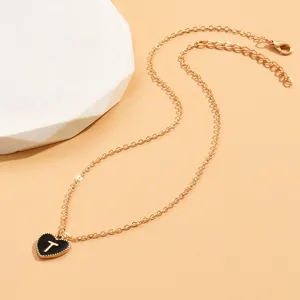 Goldfarbene Buchstaben T Herz Halskette mit schwarzem Emaildesign fuer Damen Schmuck.