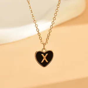 Goldfarbene Kette mit schickem schwarz emaillierten Herzanhänger und Anfangsbuchstabe X.