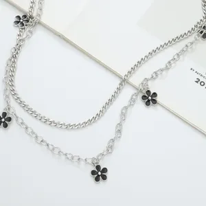 Catena da cintura doppia in argento con ciondoli di fiori neri per stile punk hip hop.