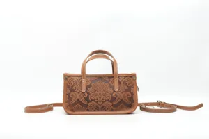 Sac à main vintage en cuir marron pour femme, fourre-tout et sac bandoulière gaufré élégant.