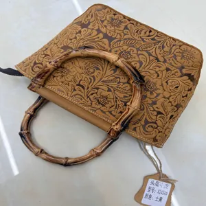 Vintage in reliëf gemaakte lederen handtas met bamboe handvat retro schoudertas