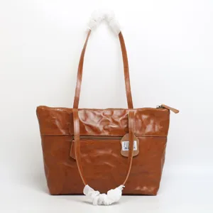 Brown leather tote bag for women, vintage shoulder bag with large capacity for daily work.