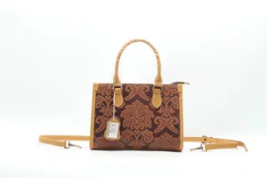Sac à main rétro en cuir détail, sac bandoulière vintage gaufré pour femme bureau quotidien.