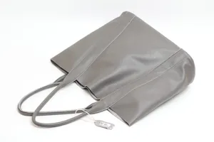 Classic genuine leather tote bag for women, simple casual large shoulder commuting handbag.