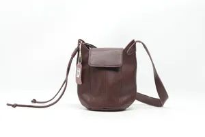 Classic brown genuine leather bucket shoulder bag for women, versatile daily commute bag.