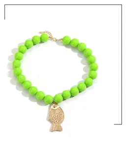 Collier de perles vertes avec un pendentif poisson doré mignon chaîne de clavicule élégante.