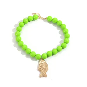 Collar de cuentas verdes de moda con colgante de pez dorado, gargantilla elegante para mujer.
