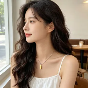 Titanium steel small gold brick necklace for women, colorful beaded clavicle chain.
