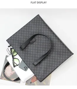 Sac cabas motif grille gris homme vue detaillee, mallette affaires cuir decontracte.