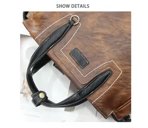 Vue détaillée d'un sac à dos vintage en similicuir marron avec des coutures blanches.