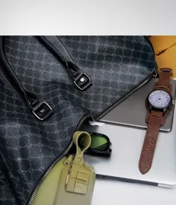 Men's large capacity travel bag, trendy grid pattern casual handbag and shoulder bag detail.