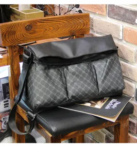 Heren zwarte lederen schoudertas stijlvolle ruit messenger tas voor zakelijke reizen.