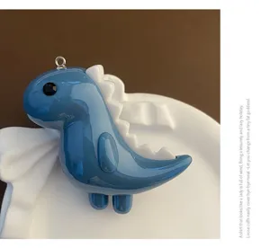 Détail de pendentif dinosaure bleu brillant, charmant porte-clés en acrylique pour sacs.