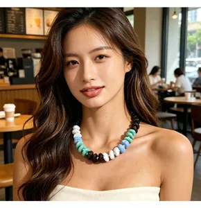 Collier ras de cou perles résine colorées détail, style dopamine bijoux vacances femme.