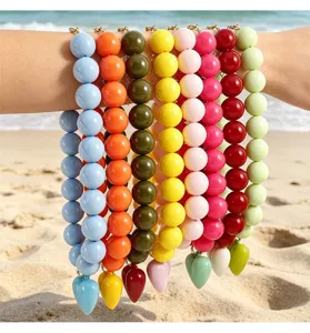 Collier de perles en acrylique coloré avec pendentif cœur style boho plage femme