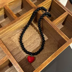 Collier de perles noires avec pendentif cœur rouge bijoux de mode cadeau quotidien