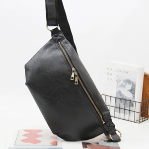 Men's stylish black leather chest bag casual crossbody fanny pack for daily outdoor travel.