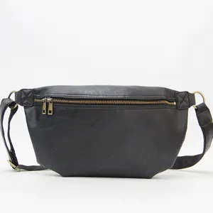 Classic black leather fanny pack for men, stylish chest bag and casual crossbody bag.