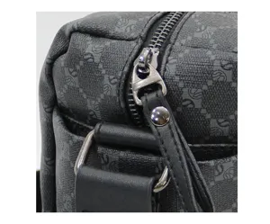 Herren Freizeit Karo Umhängetasche Detail, stilvolle Crossbody Bag für Alltag und Studenten.