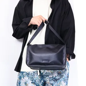 Men's black leather shoulder bag casual crossbody messenger bag large capacity commuting bag