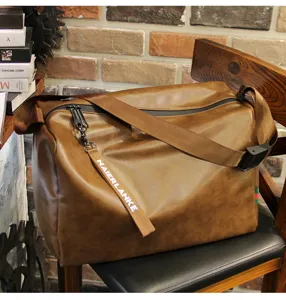 Retro large capacity men's shoulder duffle bag, thickened waterproof zipper travel messenger bag.