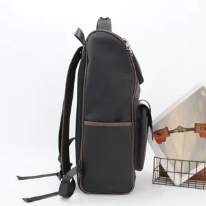Herren schwarzer Leder Rucksack Freizeittasche Schultertasche Seitenansicht Studenten