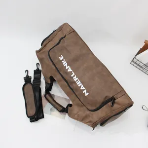 Sac de voyage de sport en cuir PU marron avec bandoulière pour fitness et déplacements.