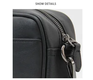 Bolso de hombro de cuero negro detalle de cremallera metálica, primer plano de herrajes.