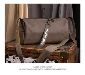 Trendy men's shoulder messenger bag vintage style casual leather crossbody bag for daily use.