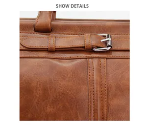 Gros plan détaillé d'un sac de voyage vintage marron avec sangle à boucle et belles coutures.
