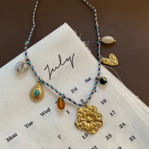 Farbenfrohe geflochtene Halskette mit mehreren Anhängern süßer Stil modischer Schmuck