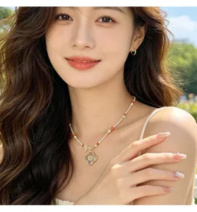 Élégant collier de perles pendentif résine fleurs séchées pierre naturelle chaîne clavicule chic