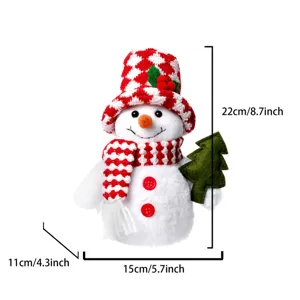Poupée de bonhomme de neige en peluche de Noël avec bonnet et écharpe tricotés, joli décor.