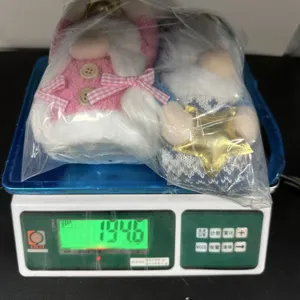 Χριστουγεννιάτικα ξωτικά βελούδινες κούκλες σετ, χαριτωμένες ροζ και μπλε διακοσμήσεις.