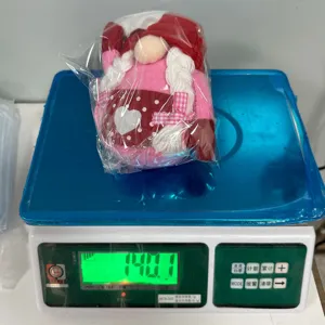 Niedliche gesichtslose Zwerg Plueschpuppe Dekoration fuer Weihnachten Valentinstag Party.