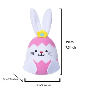 Vue détaillée de peluche lapin œuf de Pâques, jolie décoration de fête de printemps.