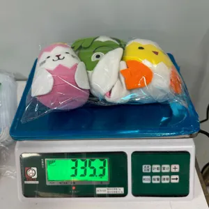 Ensemble de peluches de Pâques avec lapin, grenouille et poussin dans emballage transparent