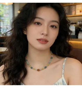 Superbe collier de clavicule en perles colorees style chinois, bijou en pierre naturelle tendance.
