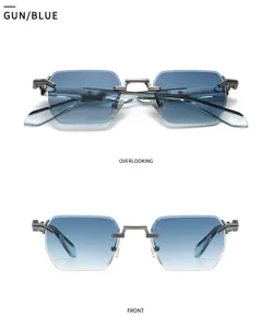 Lunettes de soleil carrées sans monture avec double pont en métal et verres dégradés.