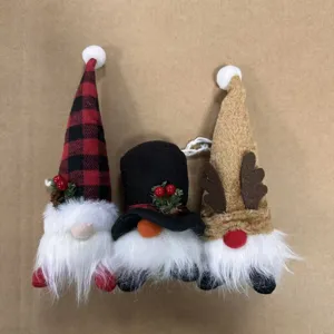 Σετ από τρία αξιολάτρευτα χριστουγεννιάτικα ξωτικά κρεμαστά λεπτομέρειες διακόσμησης.