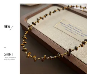 Collana con catenella in pietra naturale intrecciata stile francese dettaglio