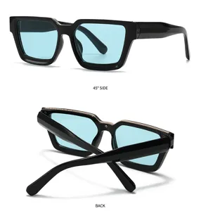 Occhiali da sole quadrati chic con montatura nera e lenti azzurre per look alla moda.