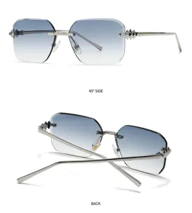 Lunettes de soleil carrées sans monture verres dégradés branches métalliques détail.