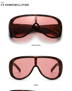 Oversized aviator sunglasses with tortoiseshell frame and pink lenses. Detail view.