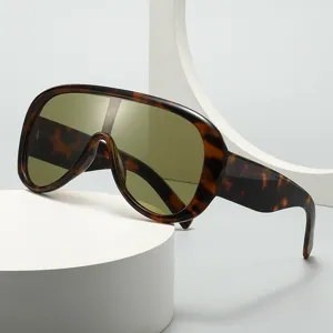 European Oversized Pilot Sunglasses One Piece Lens Plastic PC Wide Frame Windproof Shield Sunglasses UV400 For Women Men Fashion Eyewear