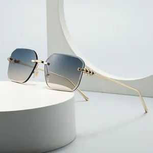 Lunettes de Soleil Carrées Sans Monture pour Femmes Luxe Or Métal Branches à Pointes Punk Verres Dégradés Mode 9838