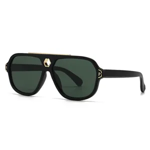 Retro Vintage Piloten-Sonnenbrille für Damen und Herren mit grünen Gläsern und goldenem Steg.
